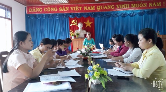 LHPN huyện tổ chức cuộc họp chấm điểm thi đua 11 xã, thị trấn