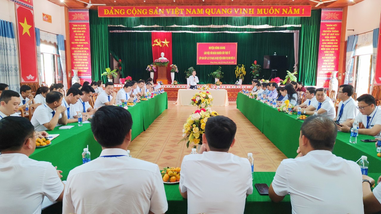 Đoàn nghiên cứu thực tế Lớp Cao cấp lý luận chính trị, Học viện Chính trị khu vực III làm việc với huyện Đông Giang