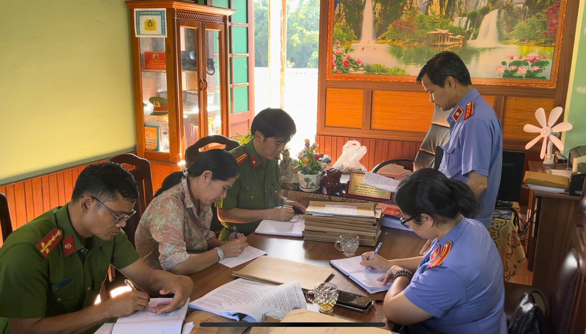 VKSND huyện trực tiếp kiểm sát công tác thi hành án hình sự tại Cơ quan Thi hành án hình sự - Công an huyện năm 2024