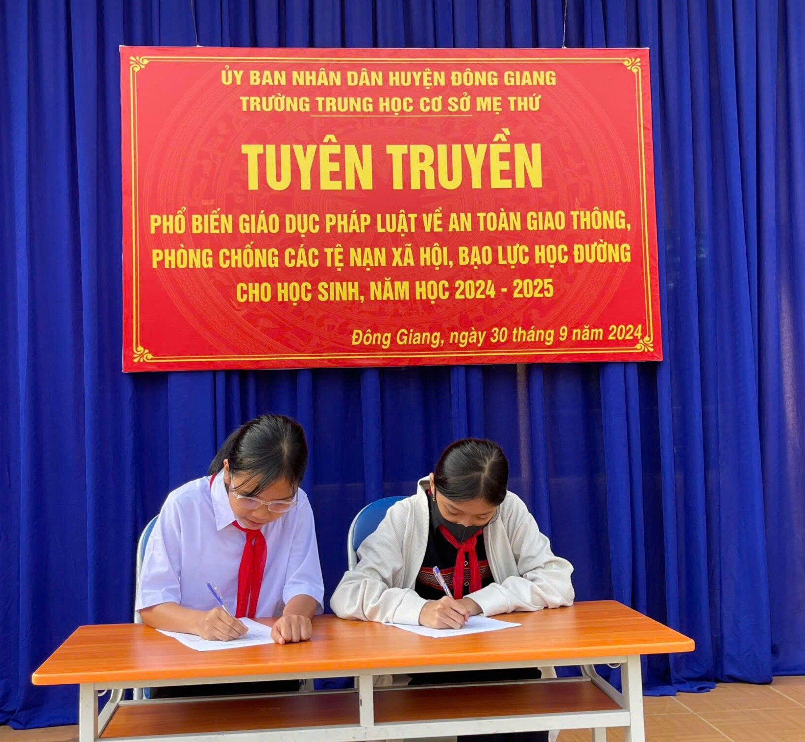 Trường THCS Mẹ Thứ tuyên truyền pháp luật về ATGT, phòng chống tệ nạn xã hội và bạo lực học đường cho học sinh