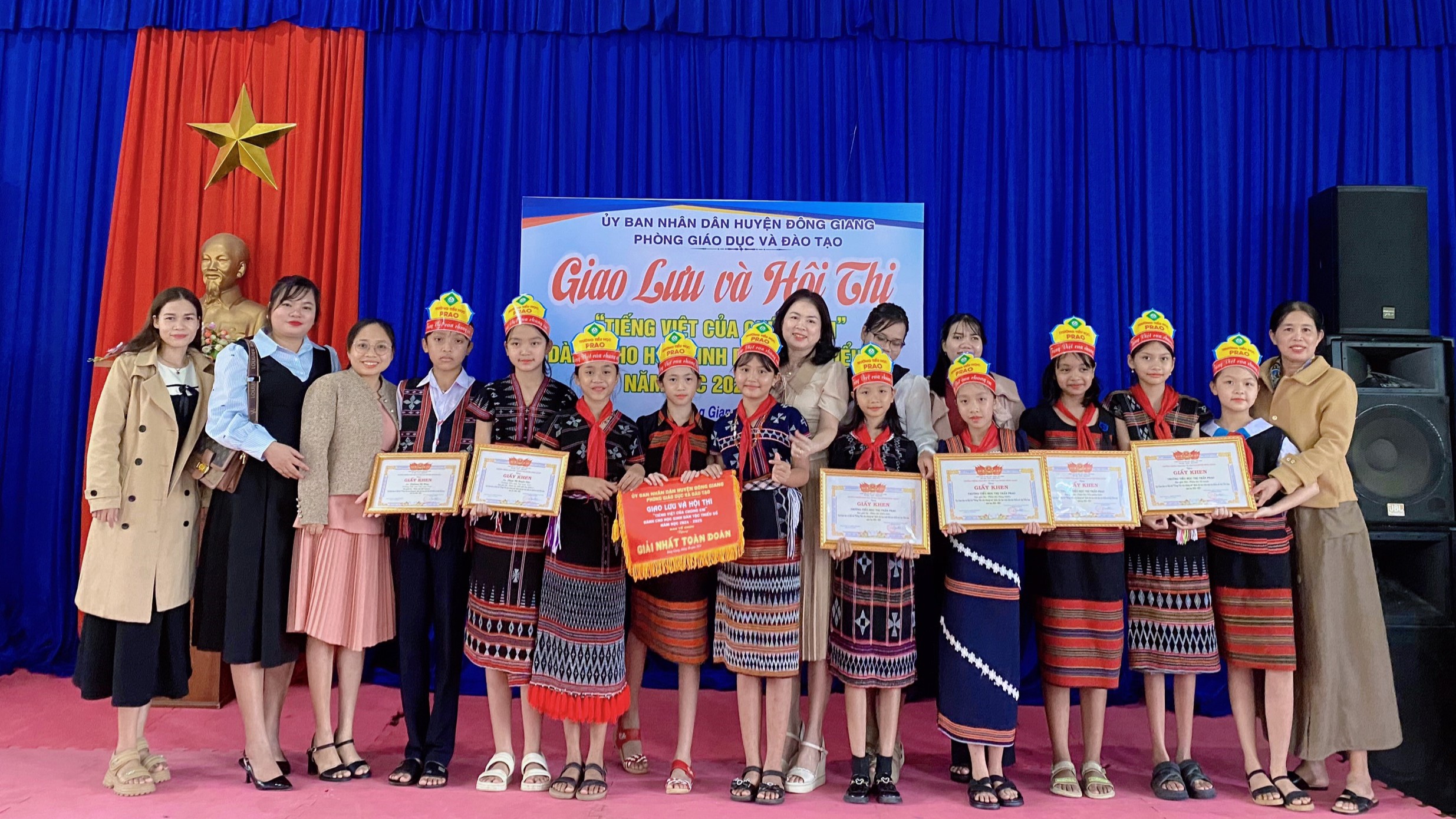 Trường Tiểu học thị trấn Prao đạt giải nhất Hội thi giao lưu “Tiếng Việt của chúng em” dành cho học sinh dân tộc thiểu số