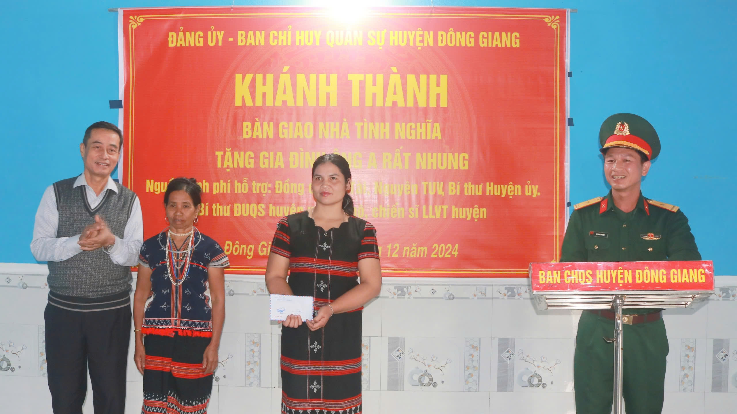 Bàn giao nhà tình nghĩa cho hộ quân nhân xuất ngũ có hoàn cảnh đặc biệt khó khăn