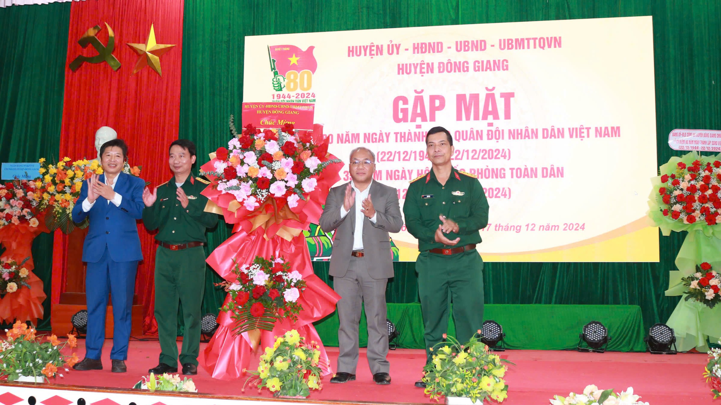 Gặp mặt kỷ niệm 80 năm ngày thành lập Quân đội nhân dân