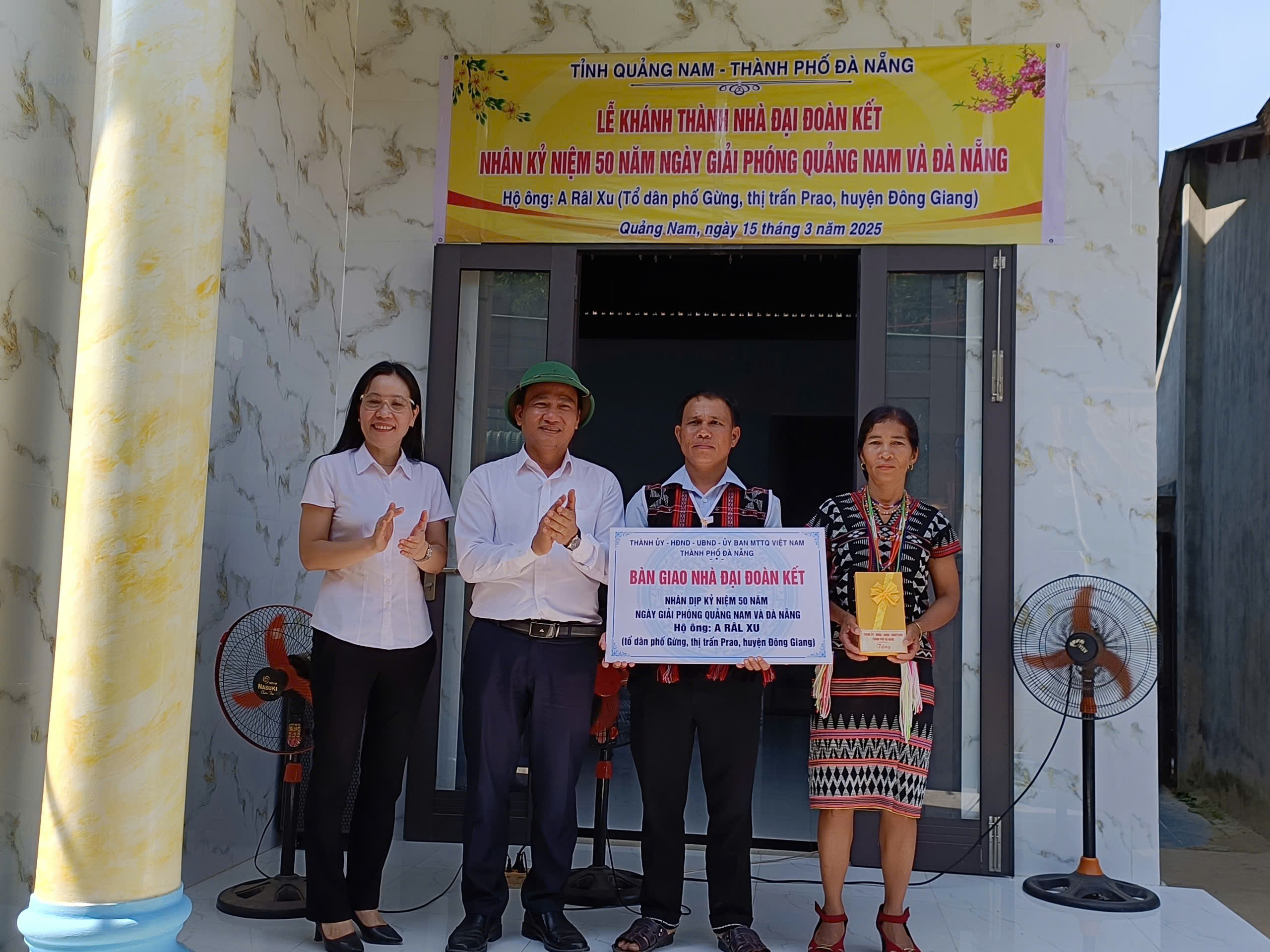 Khánh thành 02 nhà Đại đoàn kết tặng 02 hộ khó khăn tại TDP Gừng, thị trấn Prao