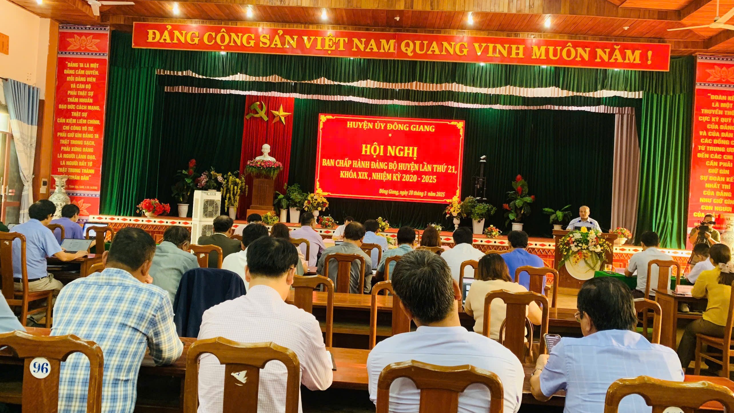 Huyện ủy Đông Giang hội nghị lần thứ 21 - Đánh giá thực hiện nhiệm vụ quý I/2025