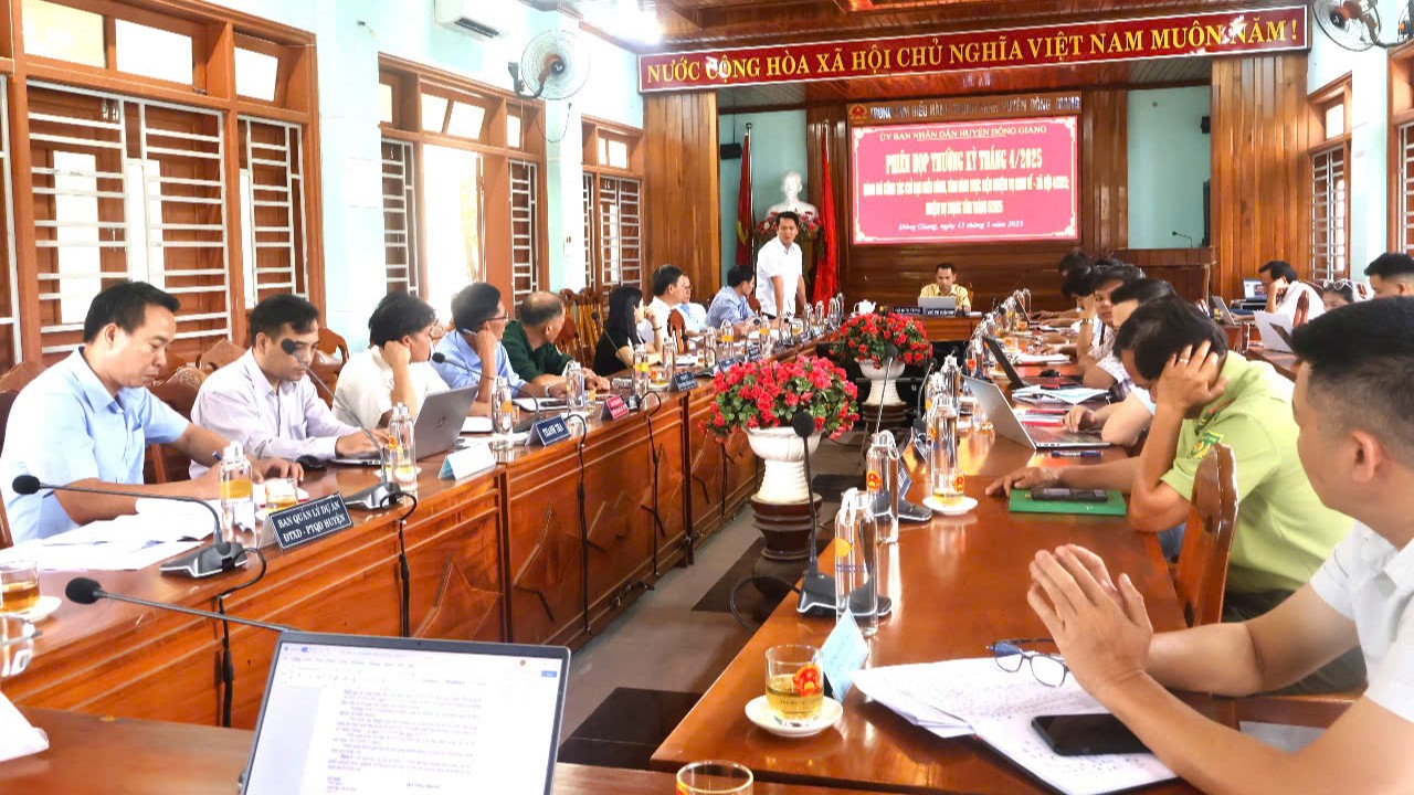 UBND huyện tổ chức phiên họp thường kỳ đánh giá kết quả hoạt động tháng 4 và triển khai nhiệm vụ tháng 5/2025