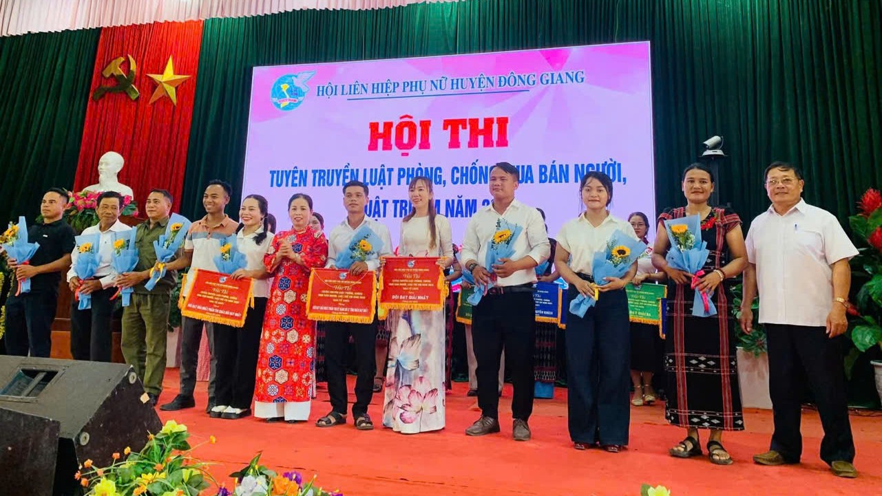 Phụ nữ Đông GIang thi “Tuyên truyền Luật Phòng, chống mua bán người và Luật trẻ em”