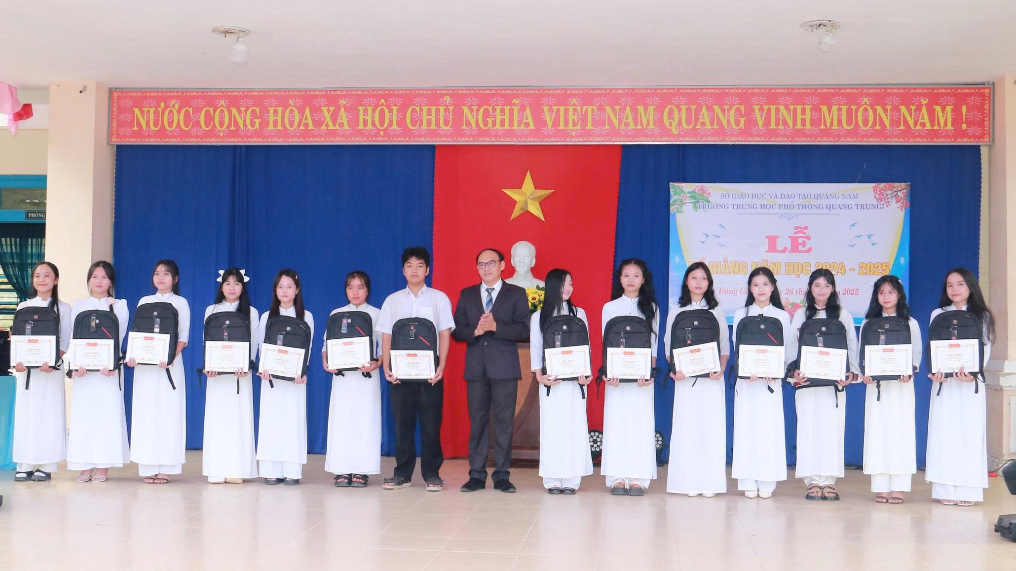 Trường THPT Quang Trung tổ chức lễ bế giảng năm học  2024 - 2025