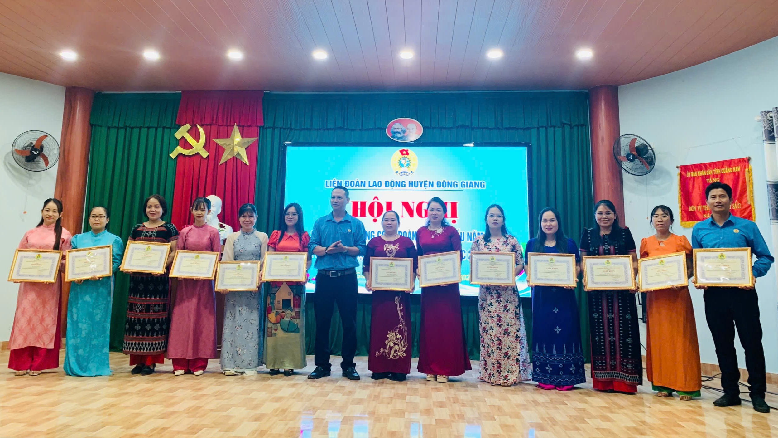 LĐLĐ huyện khen thưởng 6 tập thể, 28 cá nhân có thành tích trong hoạt động công đoàn